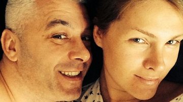 Sem maquiagem, Ana Hickmann aparece na cama com o marido e comemora noite de sono - Instagram/Reprodução