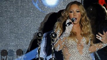 Mariah Carey mostra corpão em vestido transparente durante premiação - Reuters