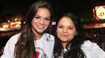 Bruna Marquezine "desobedece" a mãe e faz declaração em rede social - Uran Rodrigues
