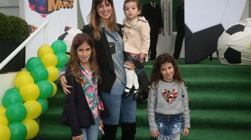 Vera Viel com as filhas - Manuela Scarpa / Foto Rio News
