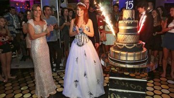 A festa de 15 anos da atriz Bruina Griphao, a Giovanna de Malhação - Reginaldo Teixeira