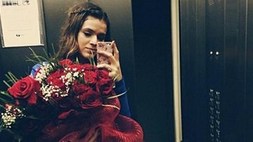 Bruna Marquezine ganha buquê de rosas vermelhas - Reprodução/ Instagram