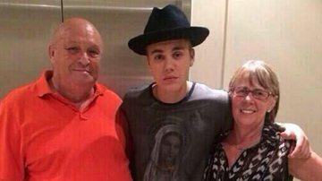 Justin Bieber e os avós maternos - Twitter/Reprodução
