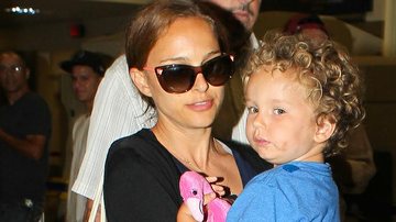 Natalie Portman faz rara aparição pública com o filho, Aleph - Grosby Group