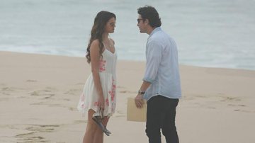 Bruna Marquezine e Gabriel Braga Nunes gravam na praia - Dilson Silva / AgNews
