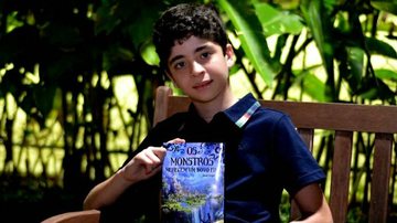 Aos 11 anos, José Eugênio, ator mirim de Sangue Bom, lança livro infantil - Divulgação