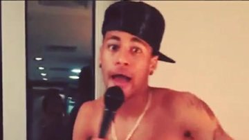 Sem camisa, Neymar solta a voz e canta funk de Nego do Borel - Instagram/Reprodução