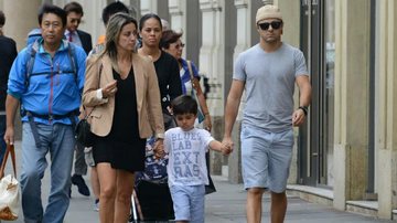 Felipe Massa passeia com a família em Milão, na Itália - AKM-GSI/Splash