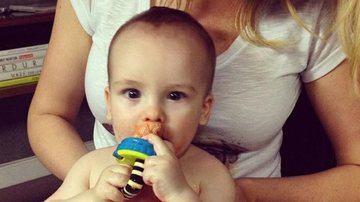 Ana Hickmann mostra Alexandre, de sete meses, sujo de papinha - Reprodução Instagram