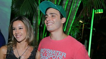 Thiago Rodrigues e Cristiane Dias trocam carinho em festa - Marcello Sá Barretto/AgNews