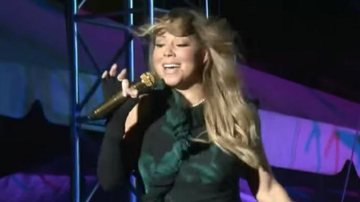 Mariah Carey erra a letra de música durante show na Jamaica - YouTube/Reprodução