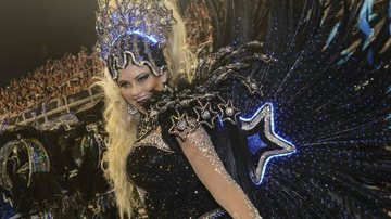 Ellen Rocche desfila pela Rosas de Ouro no Carnaval 2015 - Leo Franco / Ag. News