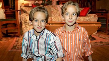 Sawyer Sweeten ao lado do irmão gêmeo em 2005 - Getty Images