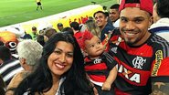 Naldo e Ellen Cardoso levam Maria Victoria para ver jogo no Maracanã - Instagram/Reprodução