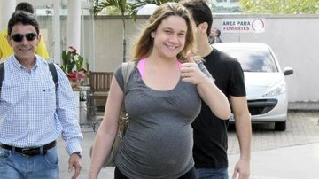 Fernanda Gentil na maternidade - Johnson Parraguez e Marcos Ferreira / Photo Rio News