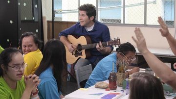 Daniel grava clipe com crianças na APAE - Divulgação