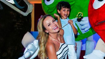 Eliana e o filho Arthur na festa de Tiago Abravanel - Manuela Scarpa/PhotoRioNews