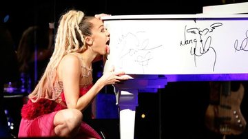 Miley Cyrus vende piano por mais de R$ 190 mil - Getty Images