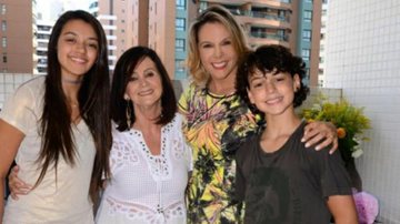Carla Perez comemora aniversário da mãe em Salvador - Instagram/Reprodução