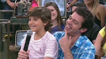 Bruno Mazzeo com o filho, João - Reprodução  TV Globo