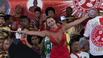 Viviane Araújo brilha em ensaio para o carnaval 2016 - Alex Nunes/Divulgação