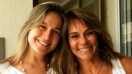 Fernanda Gentil posa sorridente com a mãe - Instagram/Reprodução