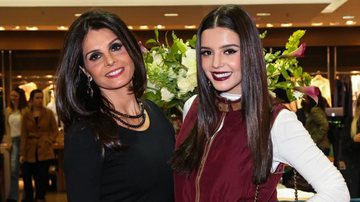 Giovanna Lancellotti e a mãe, Giuliana, posam juntinhas em evento em São Paulo - Manuela Scarpa/BrazilNews
