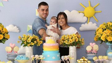 Rubia Baricelli e Henrique Rien celebram os três meses da filha, Helena - Thalita Castanha