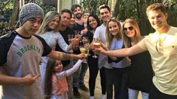 Leonardo comemora Dia dos Pais com família reunida - Instagram/Reprodução