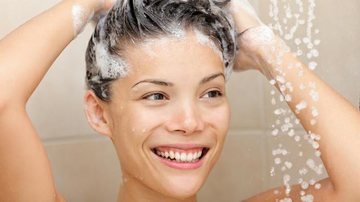 Shampoo sem parabenos e sulfato fazem mal ao cabelo - Shutterstock