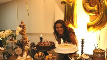 Karize Brum comemora seus 19 anos com festa no RJ - Karina Brum