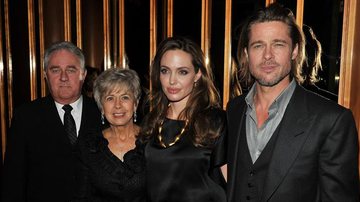 Bill e Jane Pitt ao lado de Angelina Jolie e Brad Pitt - Getty Images