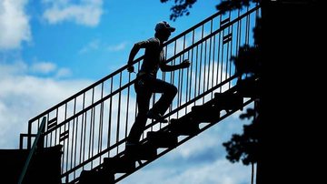 Subir escadas emagrece e fortalece os músculos - Shutterstock