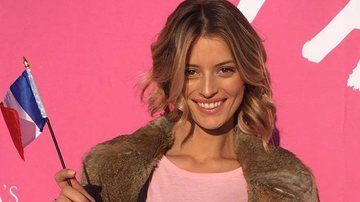 Flávia Lucini está no mais aguardado desfile do ano, o Victoria's Secret e mandou um recado de Paris para o Vlog de Caras. - caras digital