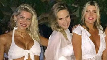 Ana Paula Renault, Karina Bacchi e Íris Stefanelli posam de biquíni com amigas - Reprodução/ Instagram