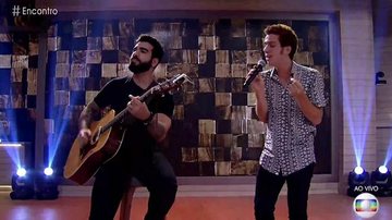 João Côrtes rouba a cena cantando no 'Encontro' - Reprodução TV Globo