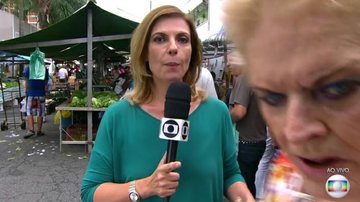Senhora invade link da TV Globo ao vivo durante transmissão em feira de rua - TV Globo/Reprodução