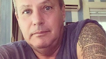 Diretor Jayme Monjardim fecha o braço com tatuagem de 31 versículos bíblicos - Reprodução Instagram