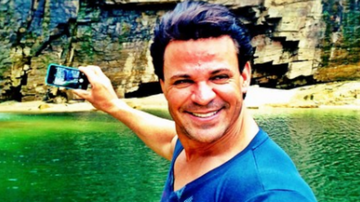 Eduardo Costa exibe abdômen trincado em cachoeira - Reprodução Instagram