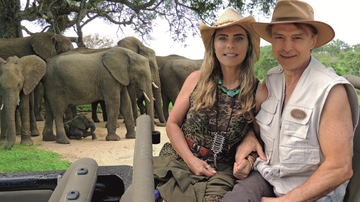 Bruna Lombardi e Carlos Riccelli durante passeio em safári na África - Divulgação