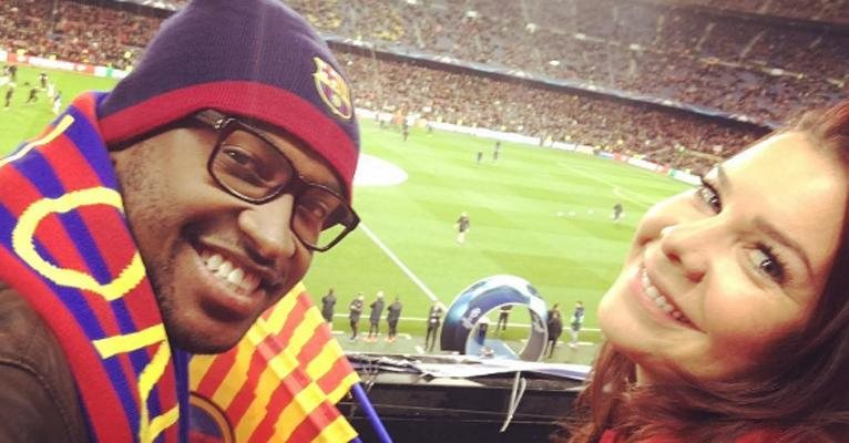 Thiaguinho e Fernanda Souza assistem jogo do Barça - Reprodução/ Instagram