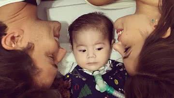 Klebber e Camila visitam bebê com doença rara - Reprodução Instagram