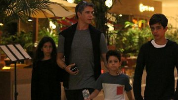 Márcio Garcia com os filhos - Fabio Moreno / AgNews