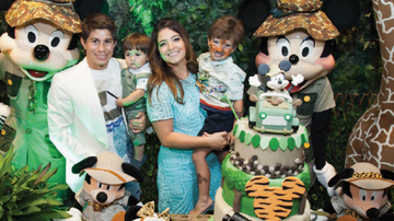 O casal Darío Conca e Paula Shayene com os filhos, Bryan e Benjamin - ASZMANN/DIVULGAÇÃO