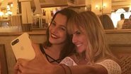 Deborah Secco tieta ex-BBB Emily em restaurante - Reprodução/Instagram