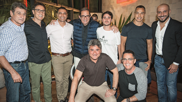 Darío, Oscar, Fabiano, Beetto e o filho, Cadu, Dodo e Alessandro, em pé, e Cléber e Fernando, agachados - Divulgação