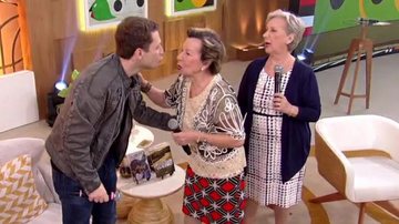 Tiago Leifert é surpreendido com pedido de beijo no palco do Encontro - TV Globo/Reprodução