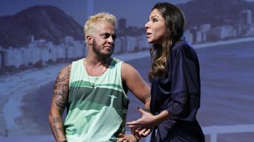 Thammy Miranda surge sem camisa e em cenas quentes com Andressa Ferreira em peça no teatro - Thyago Andrade/BrazilNews
