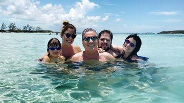 Roberto Justus com os quatro filhos, Fabiana, Luiza, Ricardo e Rafaella - Reprodução / Instagram