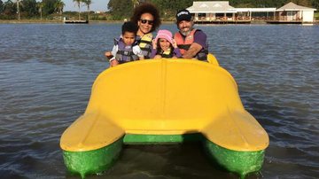 Luciana Mello e Ike Levy com os filhos, Nina e Tony - Divulgação